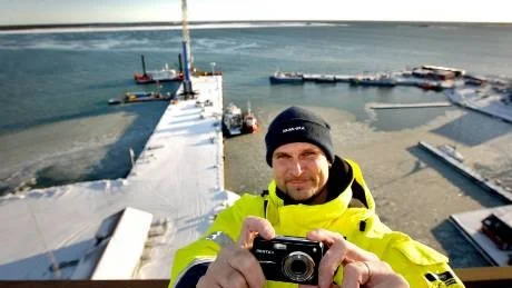 Framväxt. Thomas Hogenfält (överst) har fotograferat den nya kajens framväxt under året den byggdes. De här tre bilderna på kajen tog han i maj, juni, respektive november 2009.