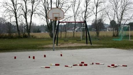 Sista terminen. Då Donnergymnasiet AB backat ur planerna på friskolor i Eksta och Fardhem, pekar allt mot att de läggs ner. I Eksta går i dagsläget knappt 50 skolbarn. I höst byts deras lantliga skolgårdsvy ut mot mer tätbebyggda omgivningar.Foto: Tobias Wallström