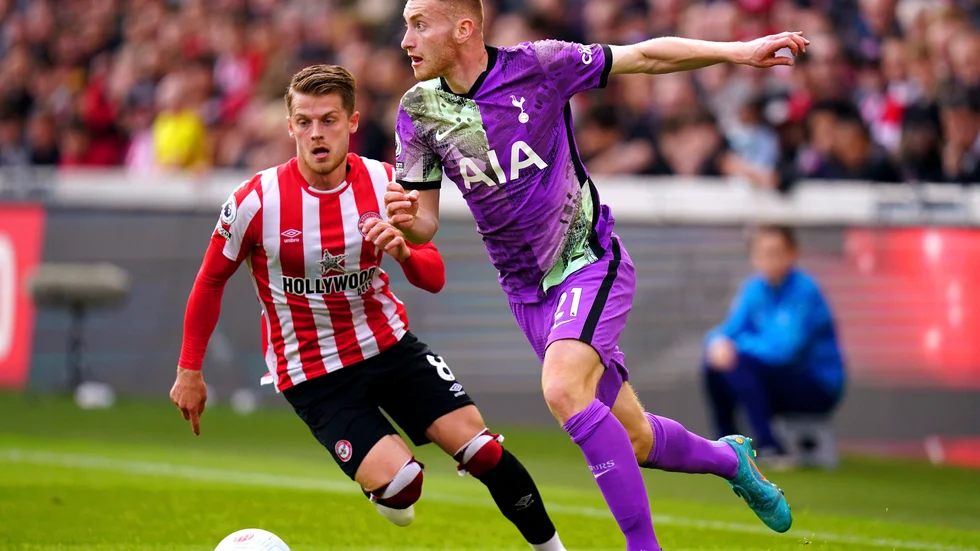 Tottenham undersöker möjligheten att köpa loss Dejan Kulusevski, till höger, från Juventus. Arkivbild.