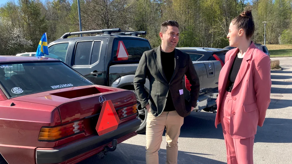 Jimmy Jansson och Josefine Helleday presenterade Socialdemokraterna i Eskilstunas förslag på hur stöket kring a-traktorer kan lösas. Där fanns lokala åtgärder men också krav på riksdagen.