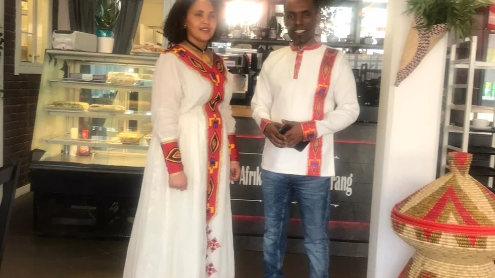 Makarna Freweyni Arayam och Agos Bihri öppnade i fredags sin restaurang på Nygatan, med fokus på vegetarisk mat från Eritrea. 