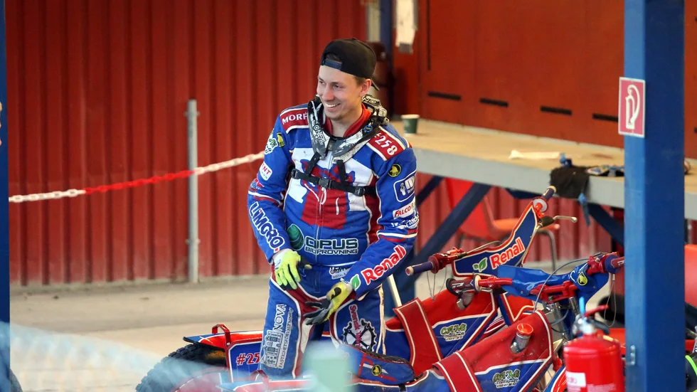 Oscar Holstensson är tillsammans med Willy Andersson hemmasönerna i vargtruppen nästa år.