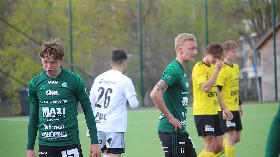 Så mycket vilja. Så få poäng. Målskytten Samuel Granlund och centrallåset Johan Lindgren ser redan revanschsugna ut. Eller? Vitklädde målvakten Gianfranco Barone debuterade.