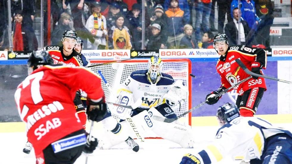 Brendan Mikkelson, Tim Kennedy och Johan Forsberg.
