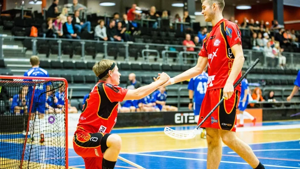 Vass. Joel Wadsten (t.v.) hittade målet för sitt Wibax Patriots.