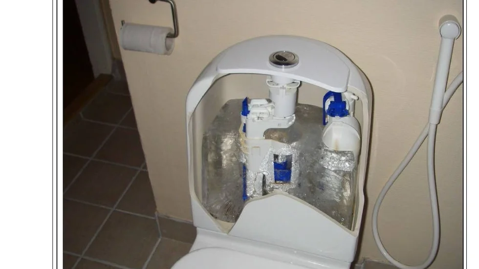 Frostskada. Så här illa kan det sluta om toastolen fryser sönder. Arkivfoto: Länsförsäkringar
