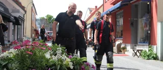 Stopp för brandbilarna på Adelsgatan