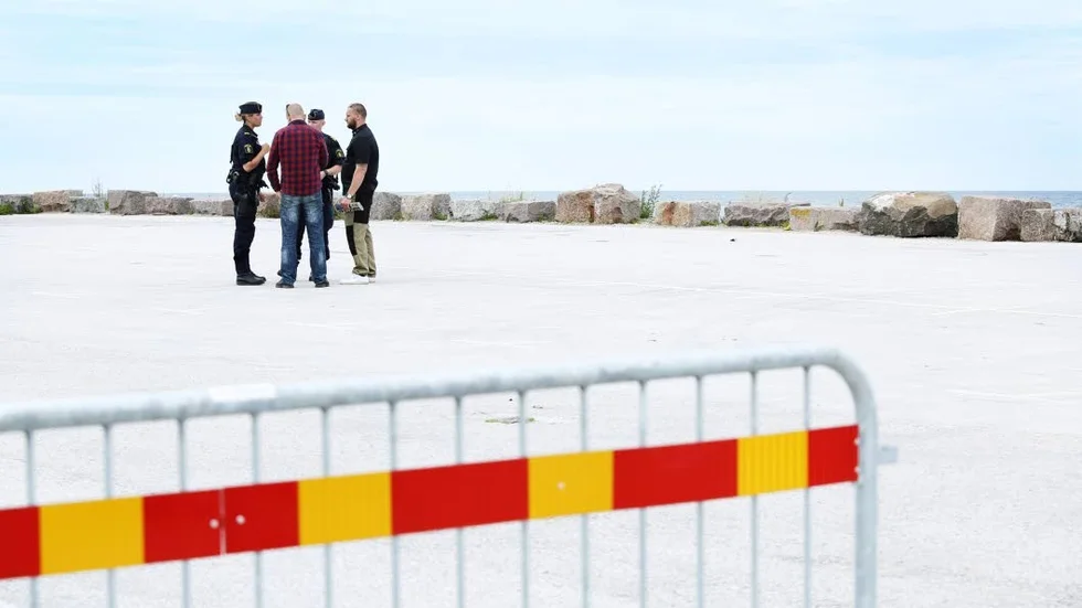 Samtal. Polisen förde förebyggande samtal med representanter från NMR; Nordiska Motståndsrörelser under fredagen.