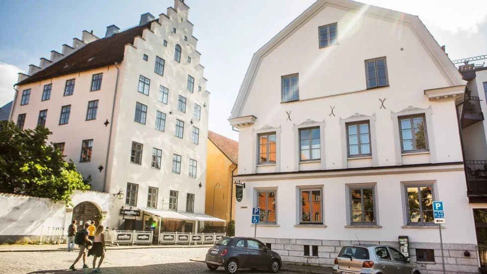 Restaurang O’Learys, som i dag inryms i huset till höger på Strandgatan, kommer inom några veckor att ta ner sina skyltar. Under nästa år väntas Brödernas, till vänster i bild, ta över O’Learys lokal.