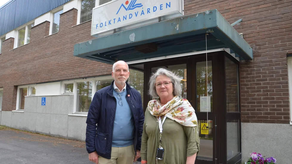 Anders Öberg besökte Folktandvården i Jokkmokk tillsammans med Kajsa Thuresdotter (S).