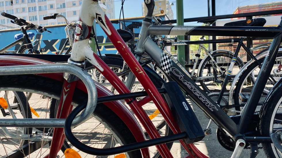 Ett vittne såg hur en man klippte låset och försvann med två cyklar. Bilden har inget med händelsen att göra. 