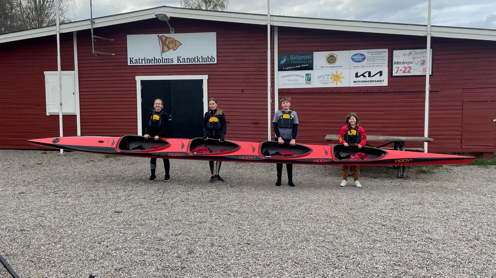 Tack vare ett bidrag från jubileumsfonden kunde KKK köpa in den nya K4 som här hålls fram av Thilda Carlsson, Isabella Fullborn, Gustav  Nilsson och Ioannis Mavratzotis.