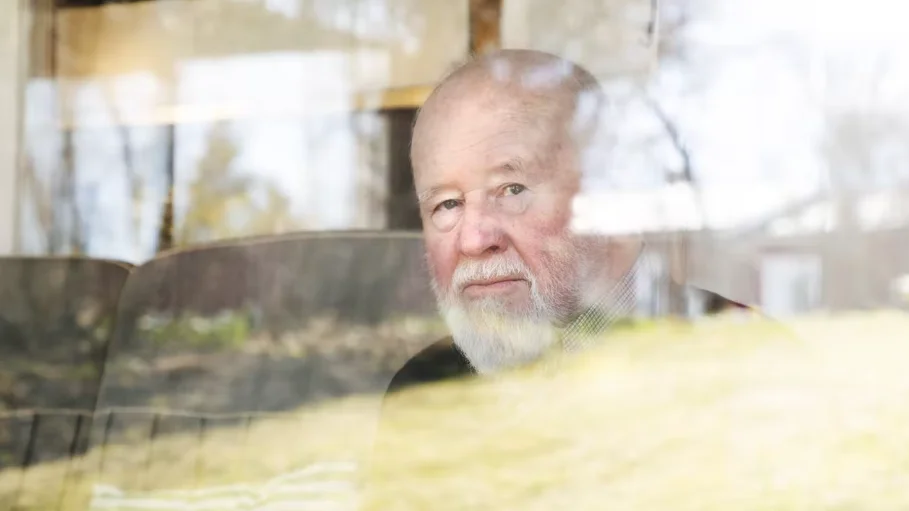 77-årige Jan Rydén förlorade sin hustru i cancer efter att en remiss slarvades bort när den skickades mellan två läkare på Norrlands universitetssjukhus.