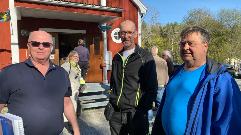 Torbjörn Lindström, Peter Eggefors och Mats Eriksson fick kännedom om kraftledningen alldeles nyligen och ville få svar på sina frågor. Torbjörn och Mats äger skog i Tibble respektive Vappeby, där kraftledningen ska dras, enligt förslaget.