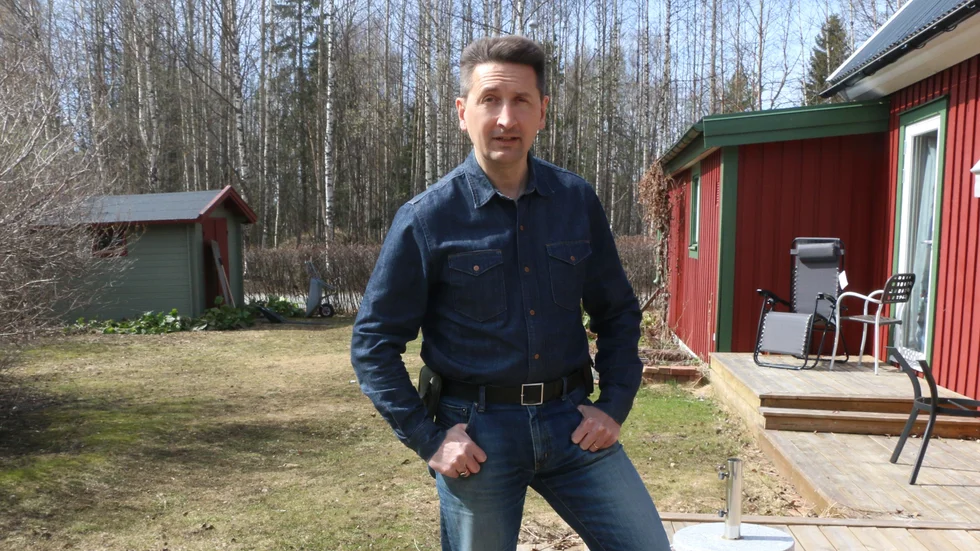 Lars Gyllenhaal, militärhistoriker och författare boende i Rosvik, har svängt i sin uppfattning om Nato-medlemskap, dels därför att Putin lagt sig i svensk försvarspolitik, dels för att "regeringen måste fått veta något mer".
