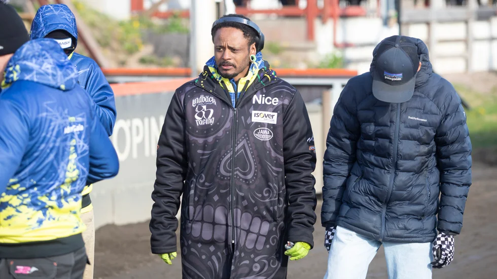 Antonio Lindbäck ser ut att köra Hallstaviklaget Rospiggarna. Det enligt uppgifter till Norrtelje-tidning.