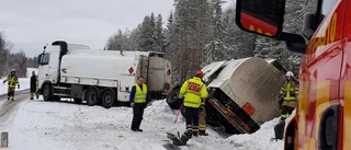 Tankbil har tappat släpet på E10