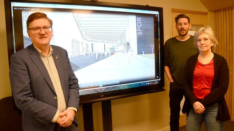 Presenterar planen. Multiaktivitetshuset ska innehålla lokaler för sport och kultur.