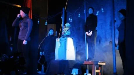 Tidstjuvarna. Tidstjuvarna (Marie Johansson, Viktoria Frisk, Josefin Wahlström och Rebecca Karlsson) stjäl människornas tid.