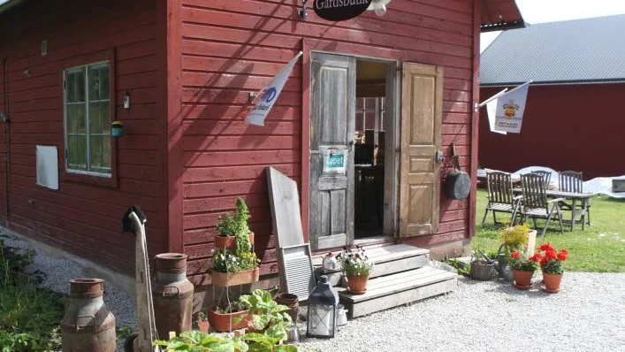 I gårdsbutiken säljs både musten som produceras på gården och olika lammprodukter.