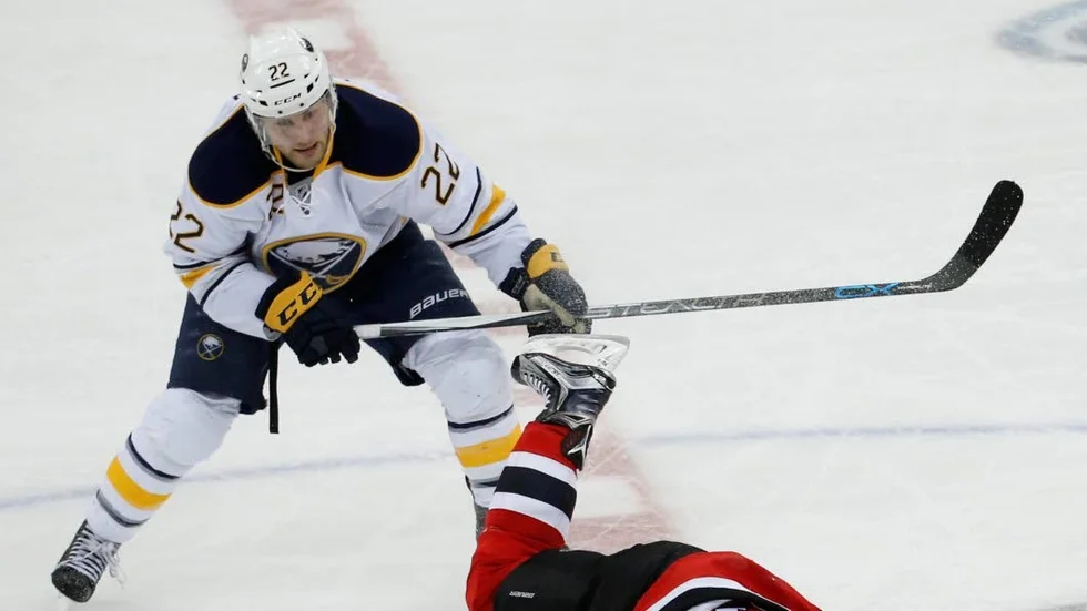 Syndare. Johan Larsson har blivit avstängd av NHL.