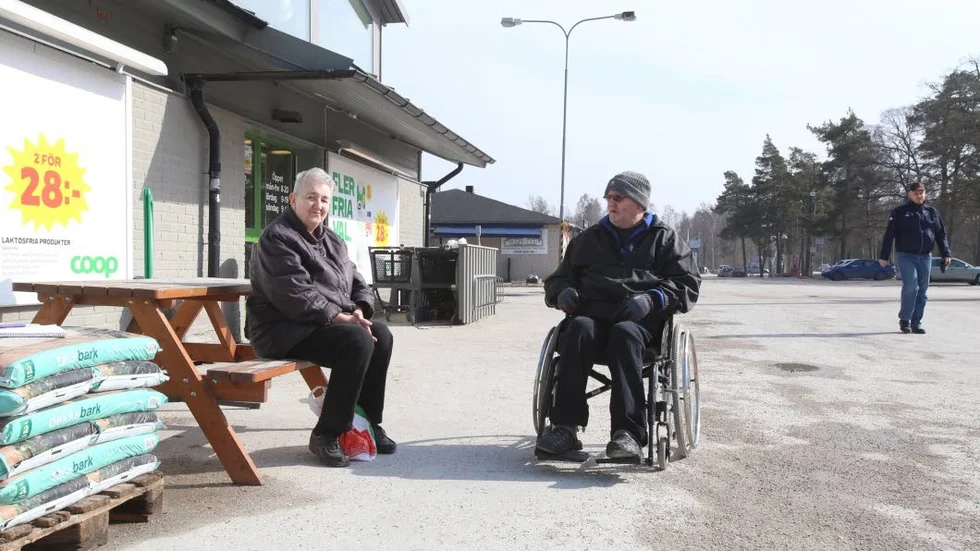 Gunilla Åström och Bo Svärdh uppskattar att det finns två butiker och dessutom ett Apotek i Roma. Men de tar inte för givet att det alltid kommer att vara så.