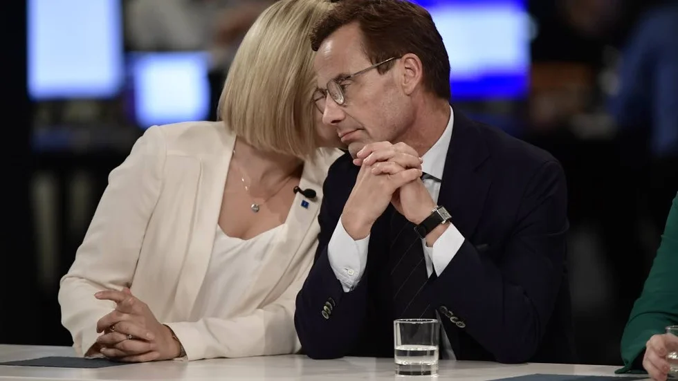 Medan USA tillfälligt stängdes ner för att Trump envisades med sin mur, vill Kristersson och Busch Thor genom sin budget lägga ner delar av den svenska statsapparaten.