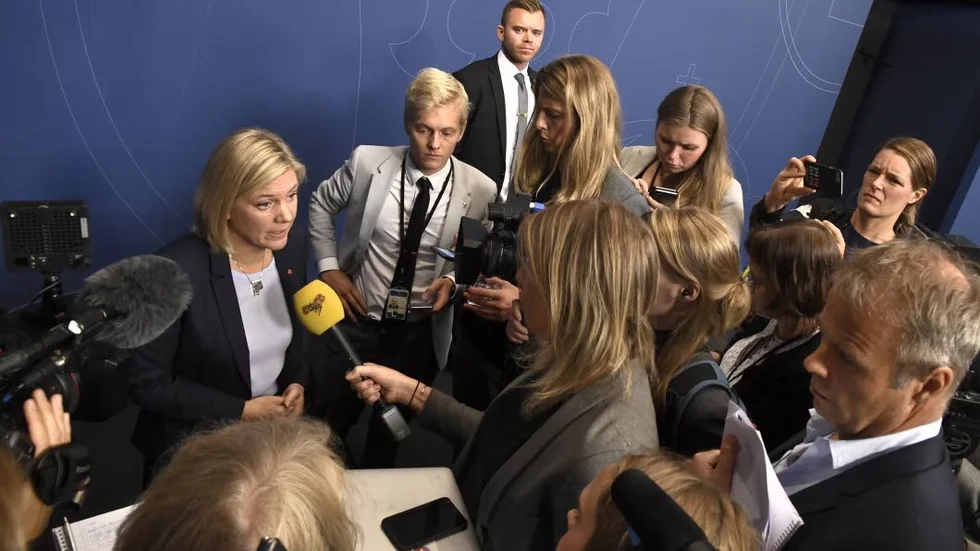 Finansministern. Vi dpressträffen där hon presenterade Vänsterpartiets budget.