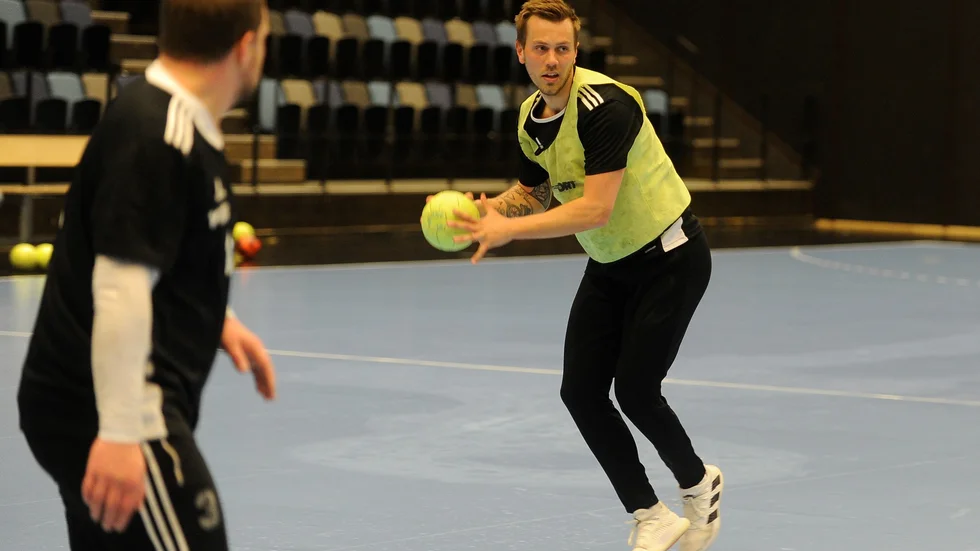 Christopher Gibson har spelat på nio meter i anfallet andra halvan av säsongen. Onsdag kväll måste laget vinna mot Örebro.