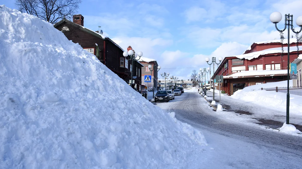 Under vintern har det fallit 410 centimeter snö i Kiruna, vilket är rekord enligt Tekniska verken. Vinter 2019-20 föll 398 centimeter, vilket är det gamla rekordet. 