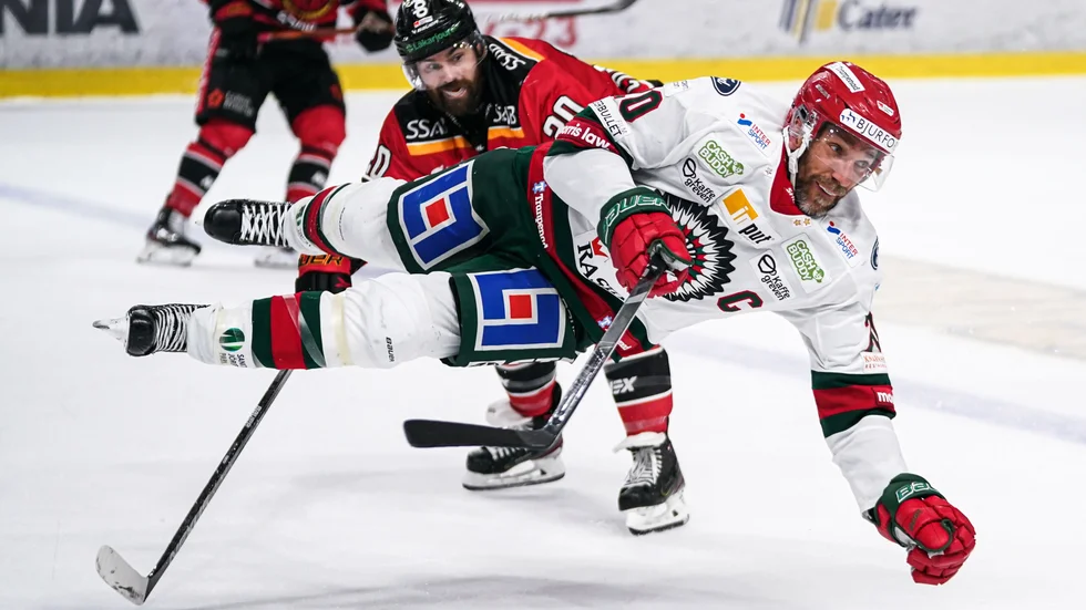 Joel Lundqvist ville ha en tripping på Jack Connolly men domarna friade.