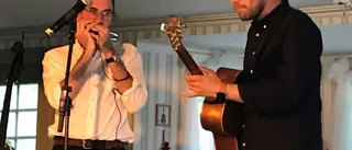 Lyxig kväll på Klämman med munspel och gitarr