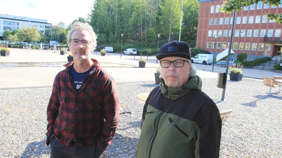Tomas Johansson och Tero Larsson har varit drivande när det gäller att få till stånd byggandet av en skatepark i Flen. Nu har de tappat hoopet.