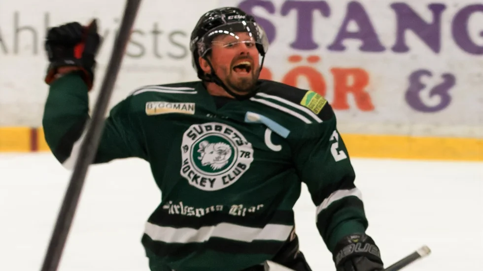 Lagkaptenen Oskar Af Bjur blir nästa spelare att förlänga med Sudret.