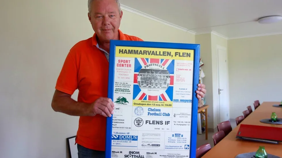 I början av 80-talet kunde man betala en tjuga för att se Flens IF möta Chelsea på Hammarvallen. Den inramade affischen och mycket mer ska ställas ut under jubileumsfesten den 31 augusti.