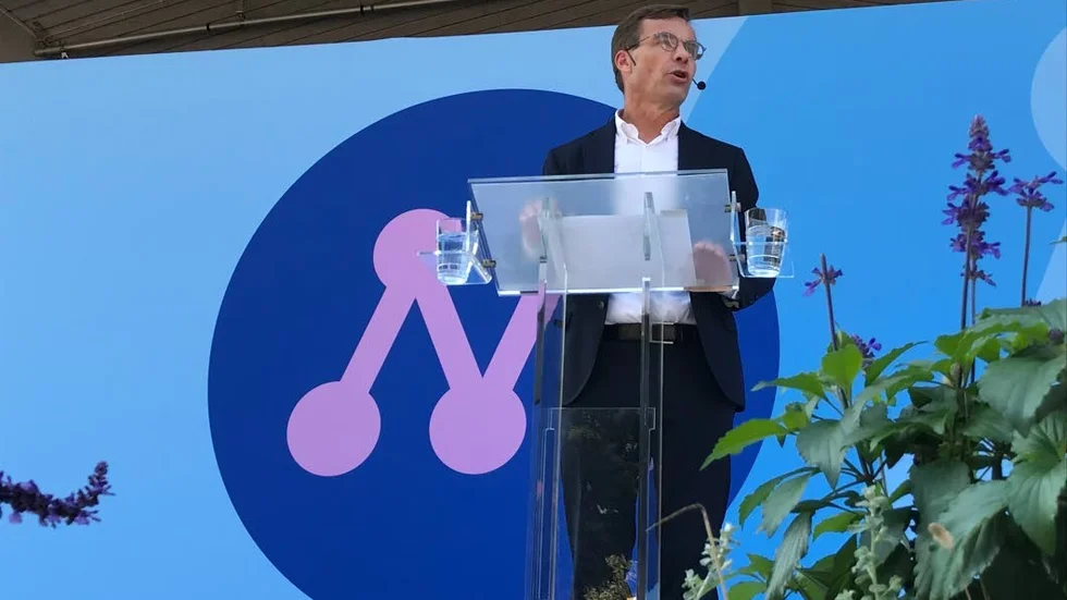 M-ledaren fokuserade helt på brottsbekämpning i sitt sommartal. "Våldet har nått en helt ny nivå i landet", sa han.