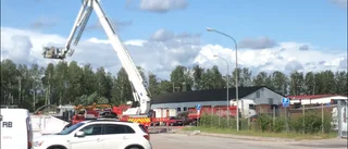 Brinnande gasflaska sköts sönder