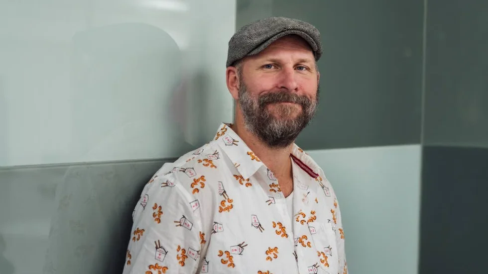”Jag ser det som min livsuppgift att påminna människor om den svenska nöjeshistorien”, säger Kalle Lind, som har en förkärlek för dåtidens udda kändisar och fenomen.