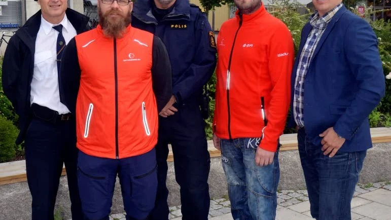 Dialog. Att informera varandra är bra tycker Tommy Lindvall, kommunens säkerhetssamordnare, Fredrik Aronsson, Nattvandrarna, Stefan Ström, kommunpolis,  Torbjörn Berg,  Nattvandrarna och Rikard Mattsson, företagarna i Boden.