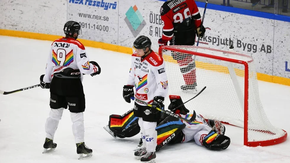 Knäckt. Henrik Edström höll emot länge. Men till slut så orkade han inte stå emot och Piteå kunde komfortabelt vinna med 4–1.
