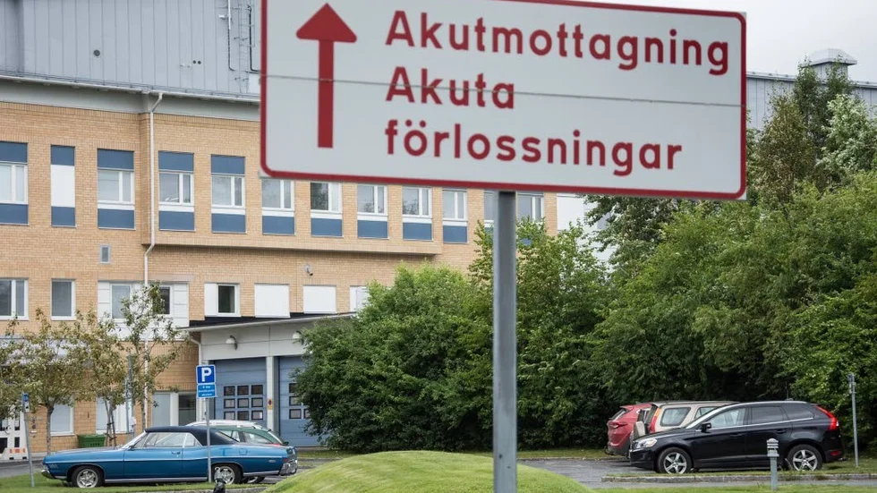 Väntetider. Många gånger tvingas patienter vänta i åtskilliga timmar på flytt från akuten Sunderby sjukhus.