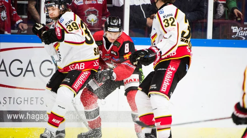 Missnöjd. Pontus Själin var missnöjd med sin utvisning i slutet av matchen.