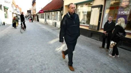 I slutet av sommaren flyttar Håkan Nesser från New York till Furillen. Bilden togs förra våren när han besökte Visby för att signera böcker. Foto: Bengan Zettergren/arkiv