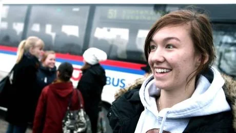 Nathalie Althin åker buss till skolan varje dag men tycker att det kunde gå lite fortare.