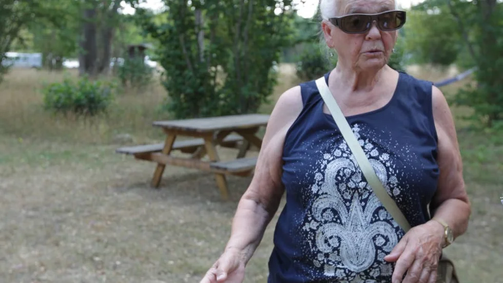 Ingrid Sandsjö hjälpte som barn sin pappa att slipa lien.