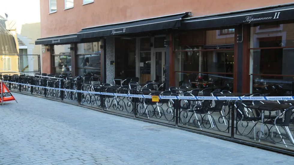 Polisen valde i samband med attentatet att spärra av utanför restaurangen i Visby innerstad.
