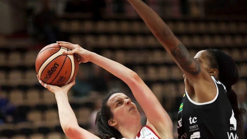 Trots att Visby Ladies gjorde det bra i första perioden, blev det för tufft även denna gång.
