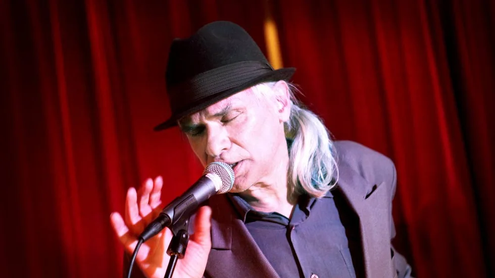 Senast tolkade Kristian Tallroth Tom Waits låtar. Nu gör han samma sak med Leonard Cohen.