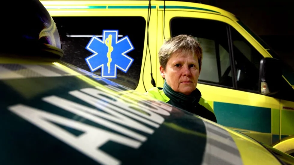 Cecilia Gustafsson, verksamhetschef vid Falck ambulans, är väldigt kritisk mot SOS Alarm.