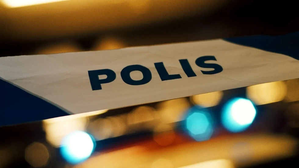20020623 
Polisavspärrning
Foto: Marcus Lindblad / SVD / TT / kod: 30372
 ** OUT DN och Dagens Industri (även arkiv) och Metro **